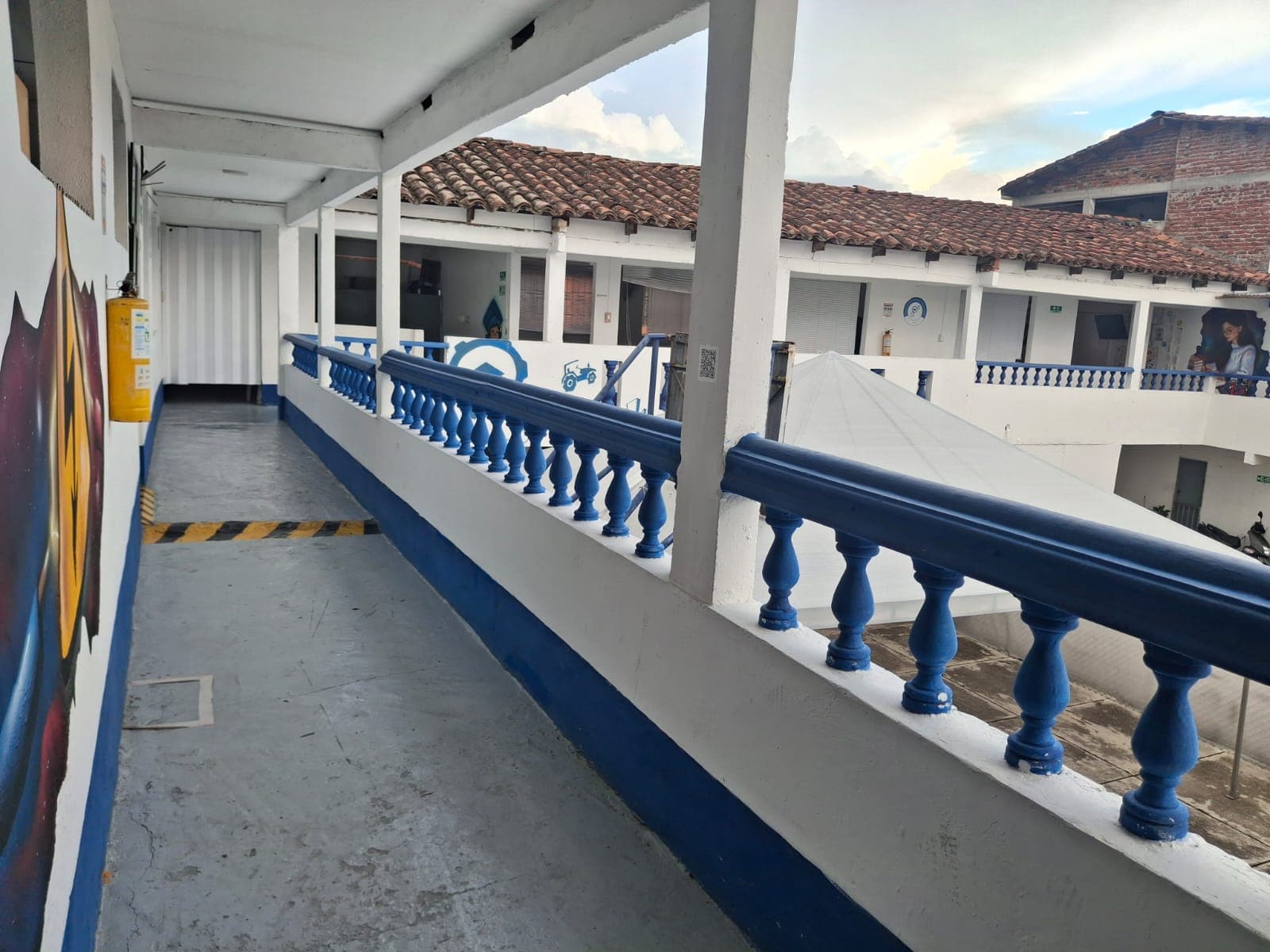 Frente del Instituto Técnico Laboral SIMM - Sede Principal en Buga, Valle del Cauca