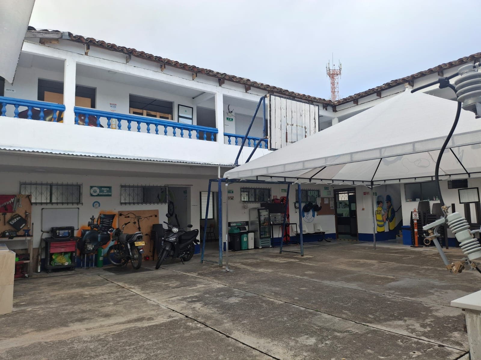 Frente del Instituto Técnico Laboral SIMM - Sede Principal en Buga, Valle del Cauca